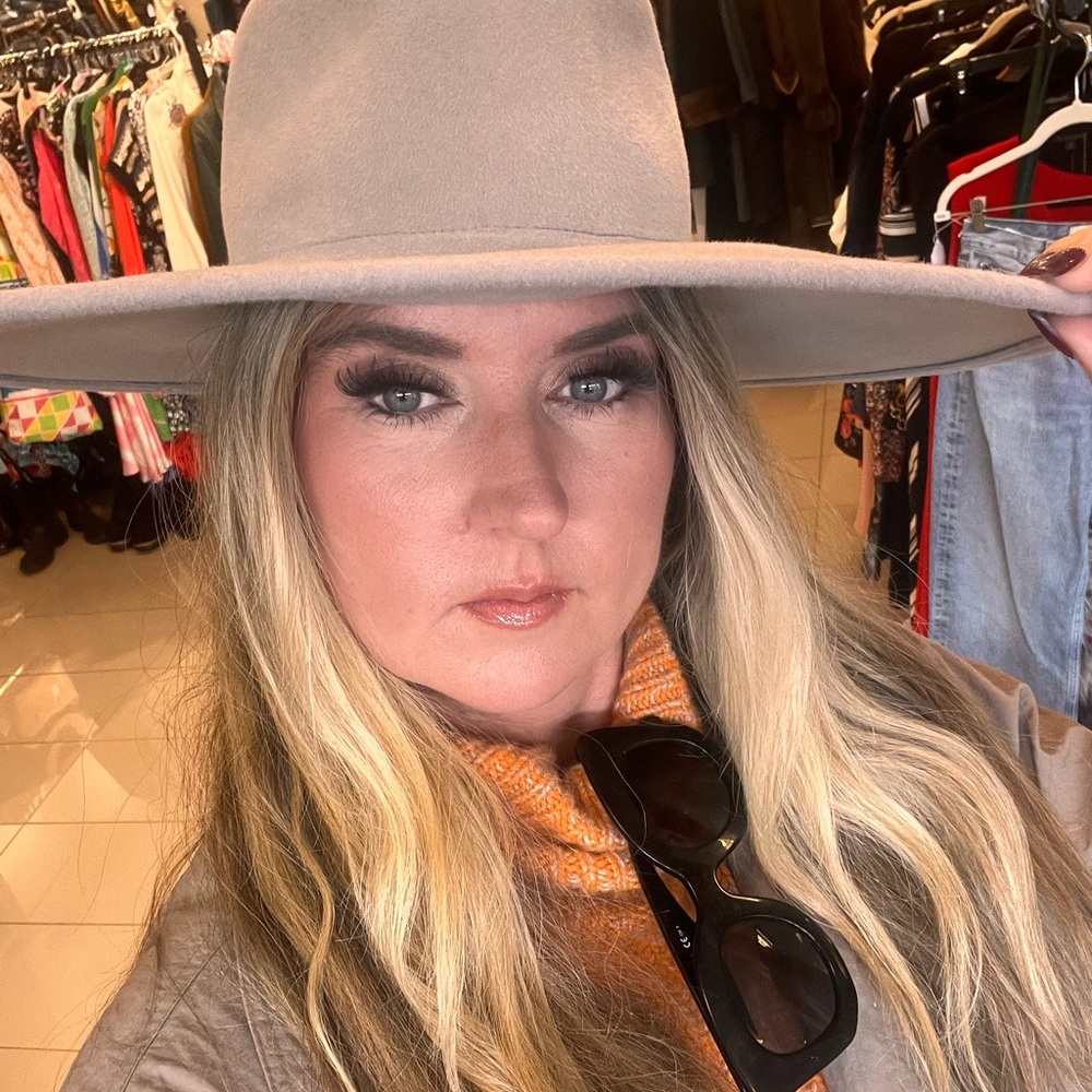 Elegant Gray Wide-Brim Hat Behida Dolic